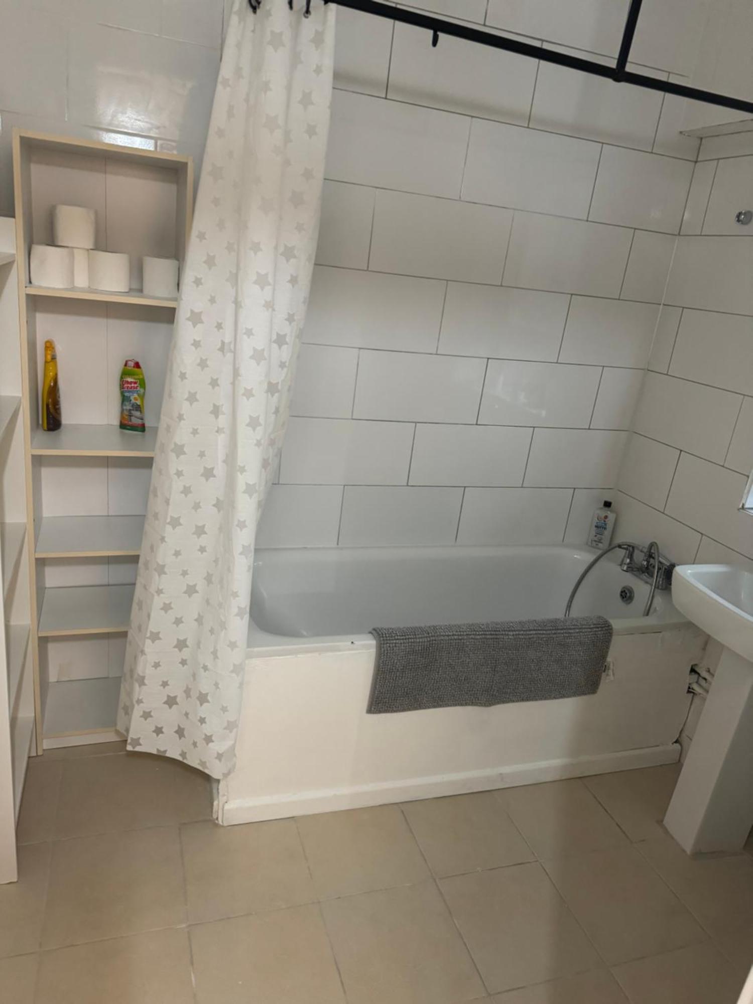 One Bedroom Apartment In Tower Bridge Road Londra Exterior foto
