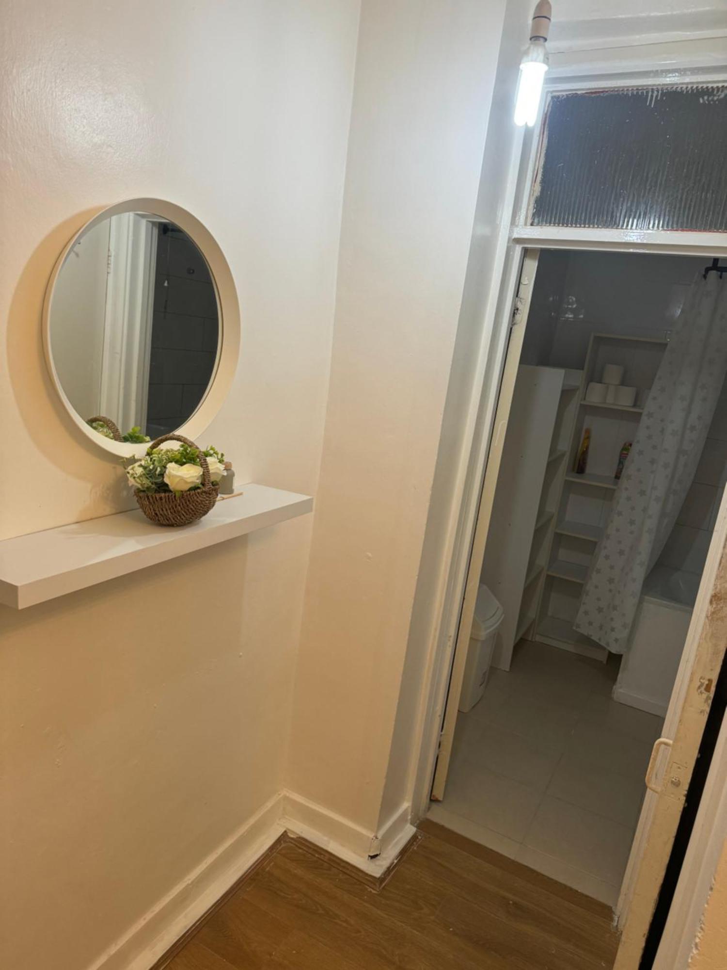 One Bedroom Apartment In Tower Bridge Road Londra Exterior foto